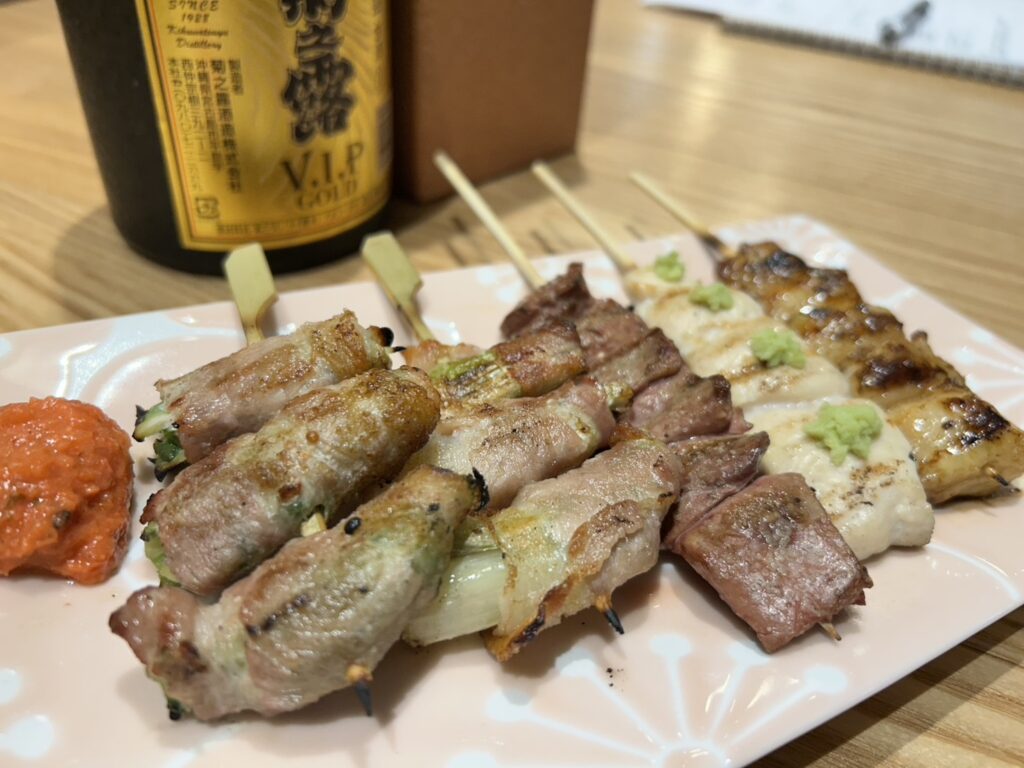 火柱が上がるライブ感!「焼鳥ごう久茂地店」が那覇にオープン 3 955cdfddf119eb6352beca1cf3d63465