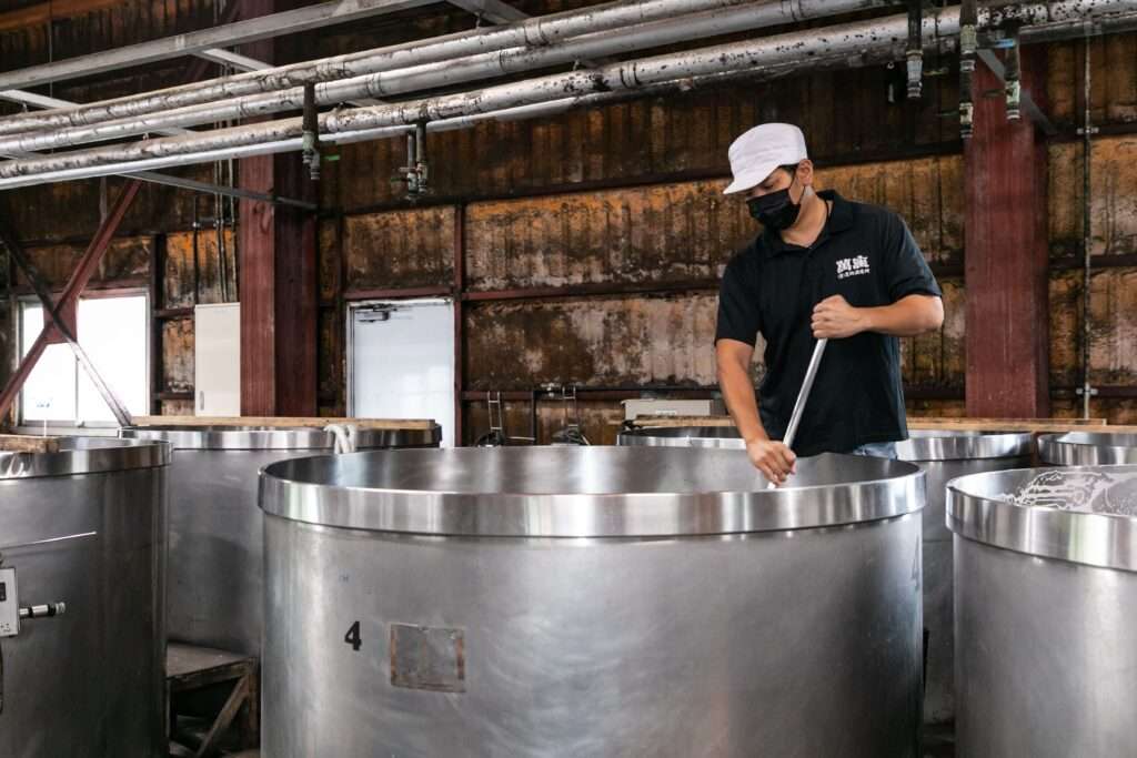 恩納村の酒蔵見学ツアーがハイアット瀬良垣島で冬期開催 2 sub3 25