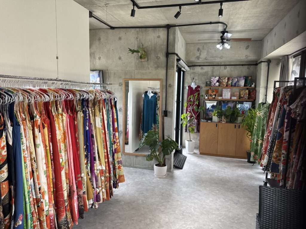 宮古島発「島風雅」東京で展示会開催 振袖をモダンな日常着へ再生 2 sub8 16