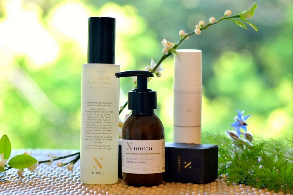 恩納村の森に囲まれたジ・アッタテラス クラブタワーズの外観