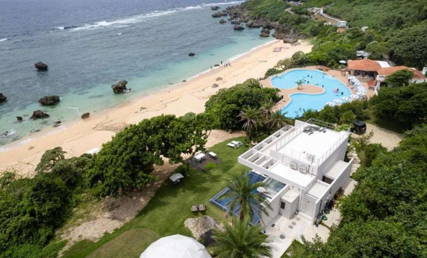 完全プライベート空間でオーシャンビューを楽しめる贅沢なヴィラ外観