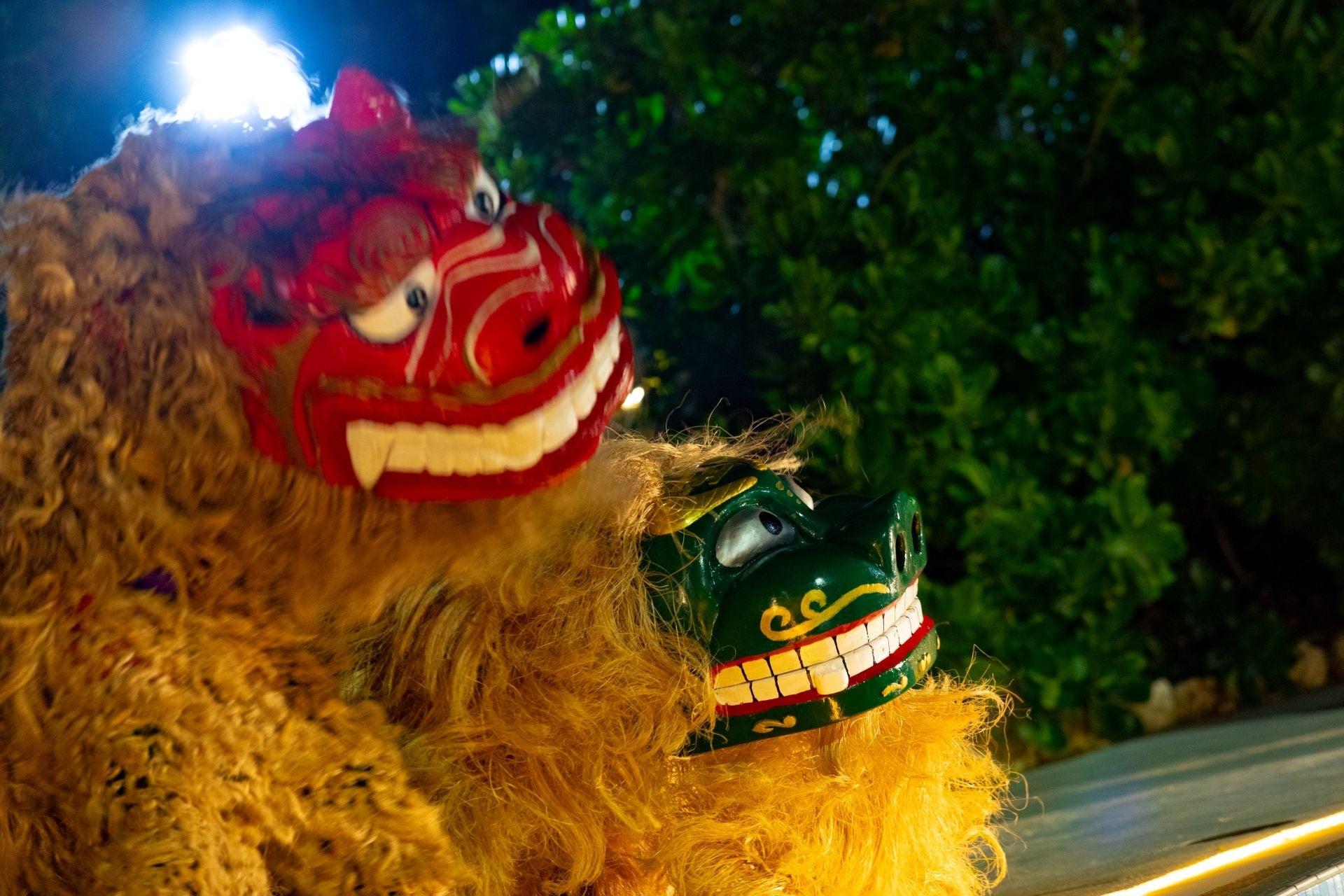 =ガーデンプールサイドで繰り広げられる迫力あるエイサー演舞