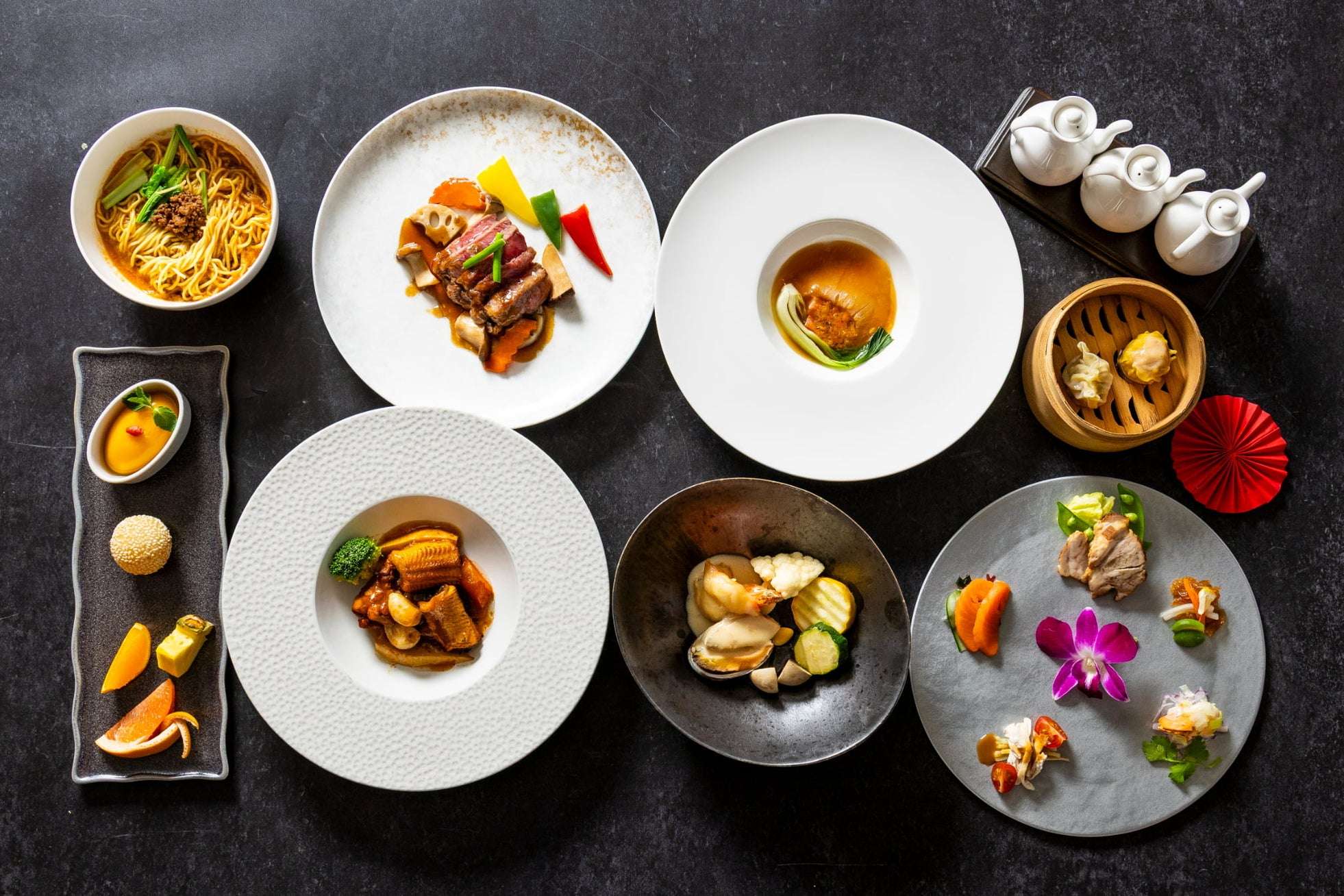 鮑や大海老などの高級食材を贅沢に使用した「九寨溝コース」