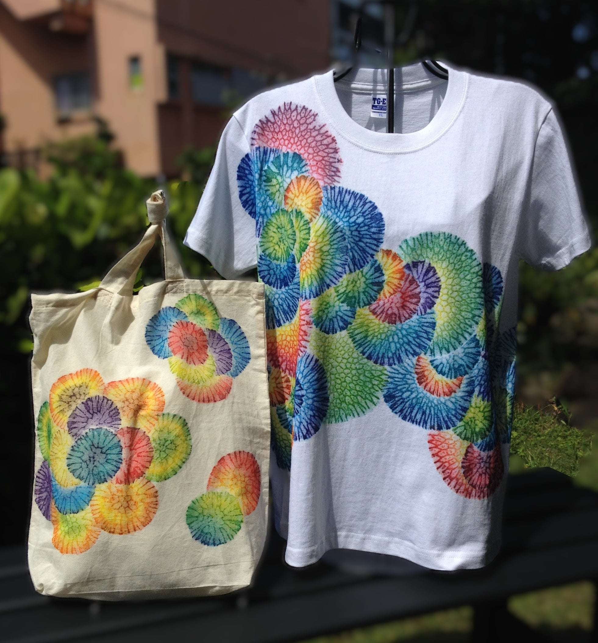 サンゴの化石を使った色鮮やかなサンゴ染め体験