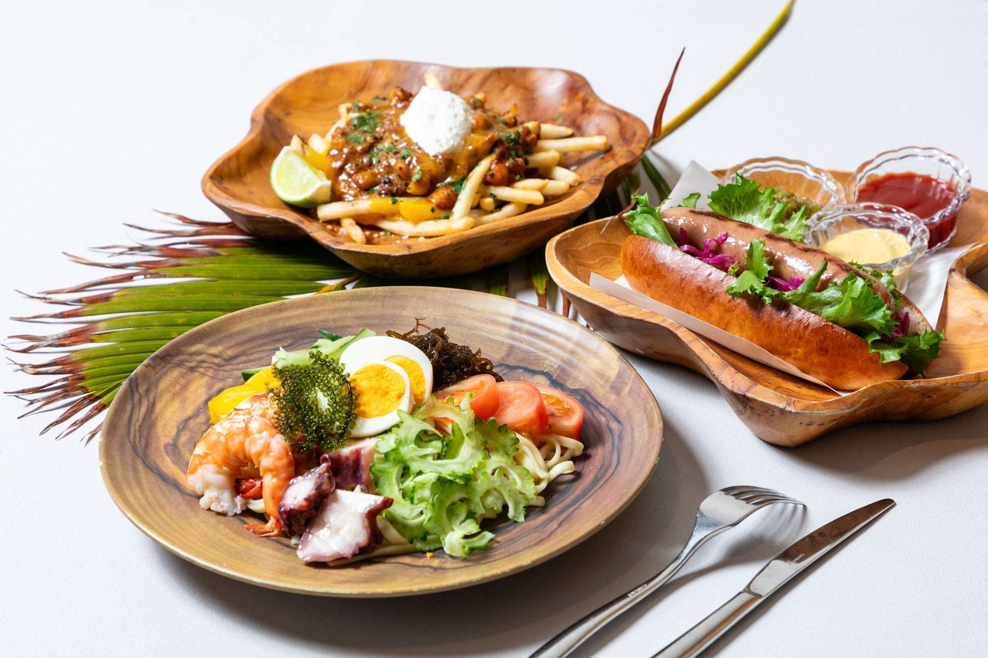 瀬良垣の夜空を鮮やかに染める打ち上げ花火の演出