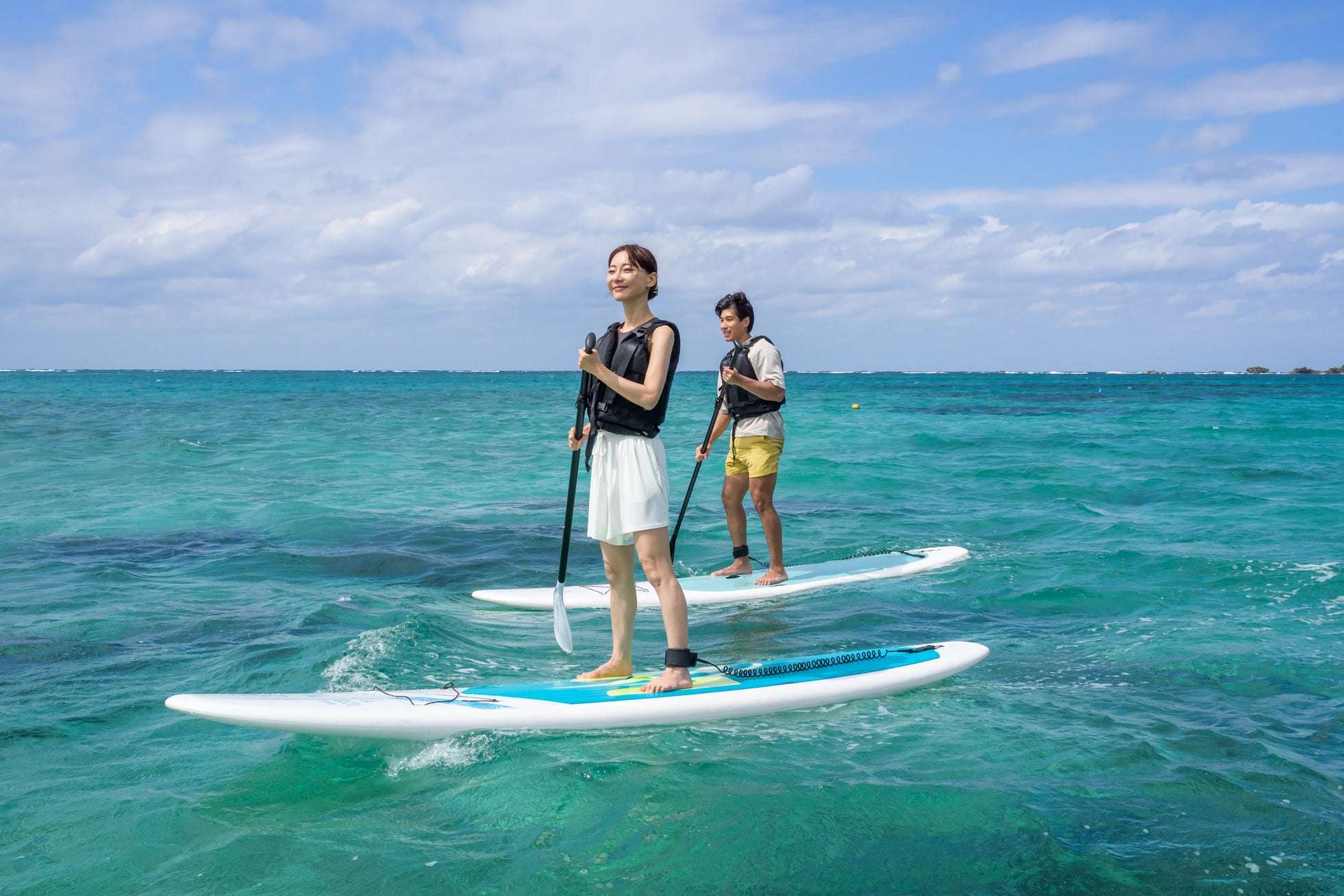県内唯一の3種のスライダーを備えた広大なプールエリア