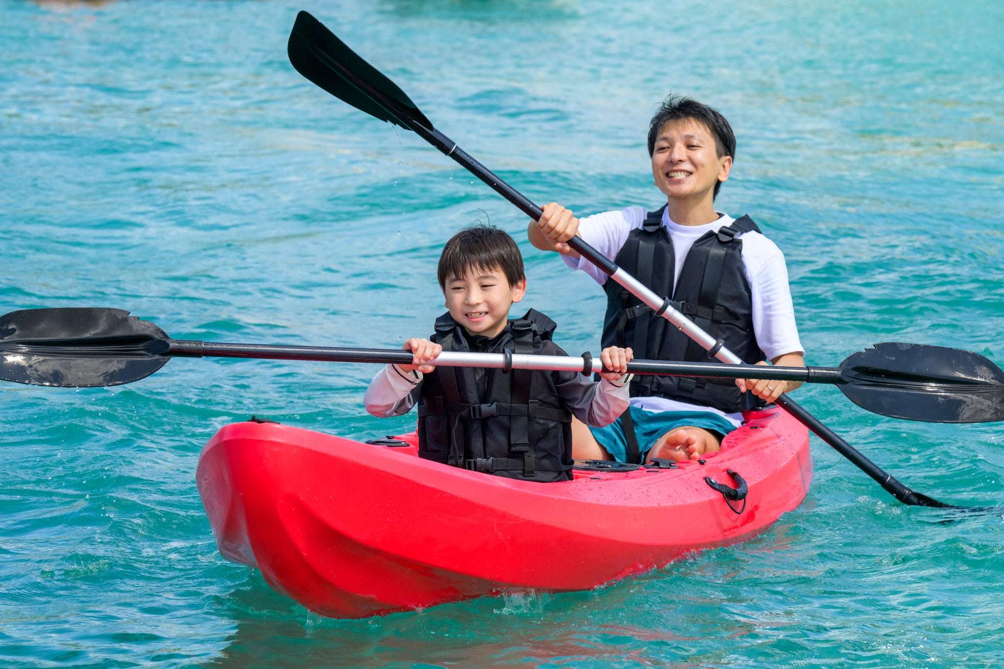 沖縄県産まぐろの海鮮丼などが並ぶ豪華なディナービュッフェ
