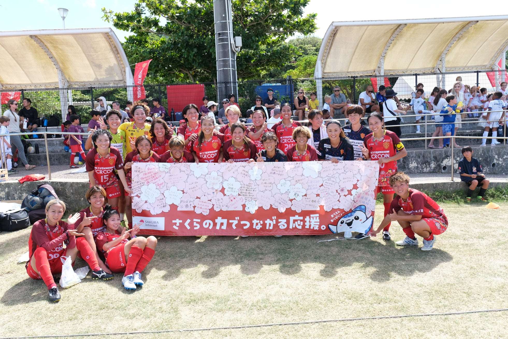 =プロジェクトを推進するレッドボックスジャパンと学校関係者ら