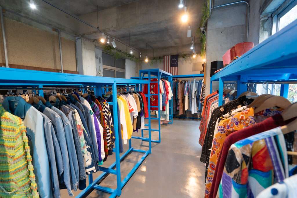 那覇・浮島通りに古着店「PEACEFUL VALLEY.」の2号店が誕生 1 PEACEFULVALLEY Store02